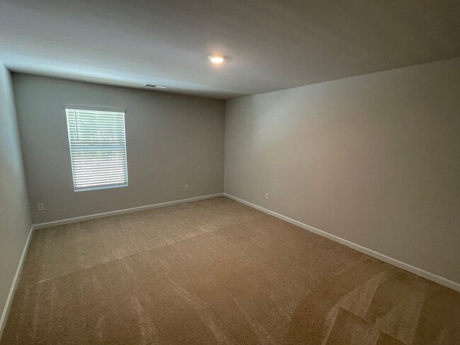 Building Photo - 344 Bonhill St