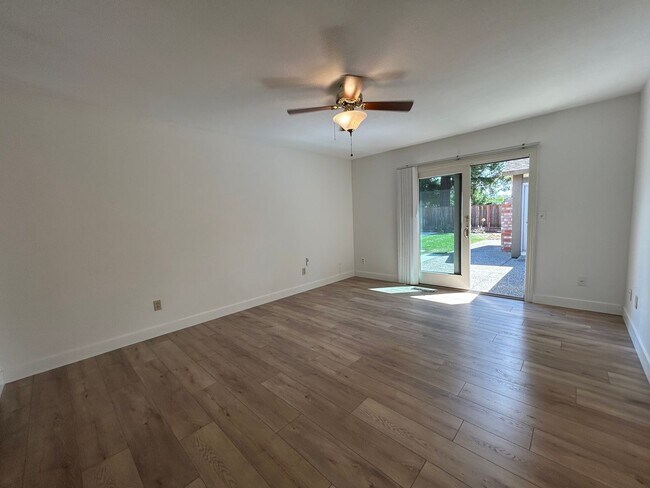 Building Photo - Spacious 4-Bedroom 2.5 Bath Single-Story H...