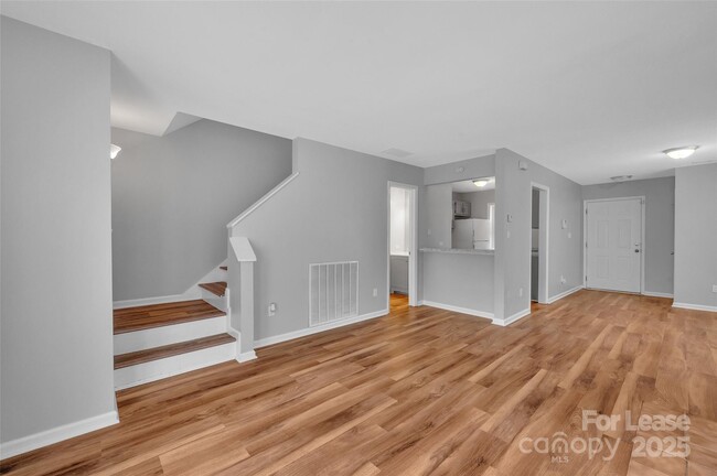 Building Photo - 3142 Driftwood Dr
