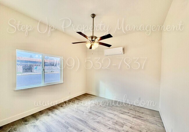 Building Photo - 18669 Pine St