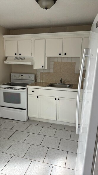 Building Photo - 503 Mayflower Ln