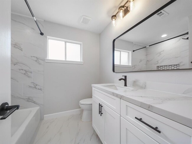 Building Photo - 13546 Wimbledon Dr