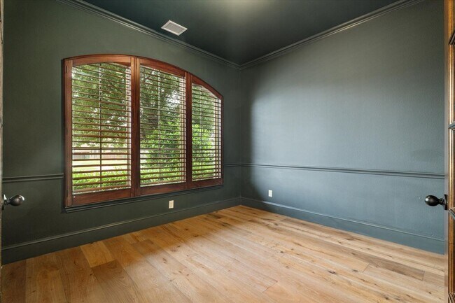 Building Photo - 1040 Edgefield Lane
