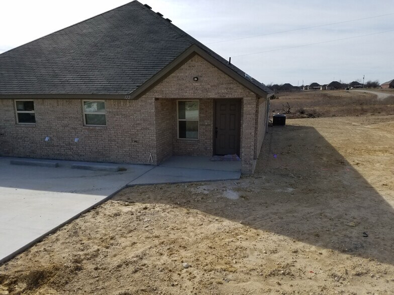 Building Photo - 129 Crossfire Ct