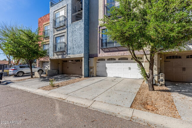 Building Photo - 3426 E Avalon Dr