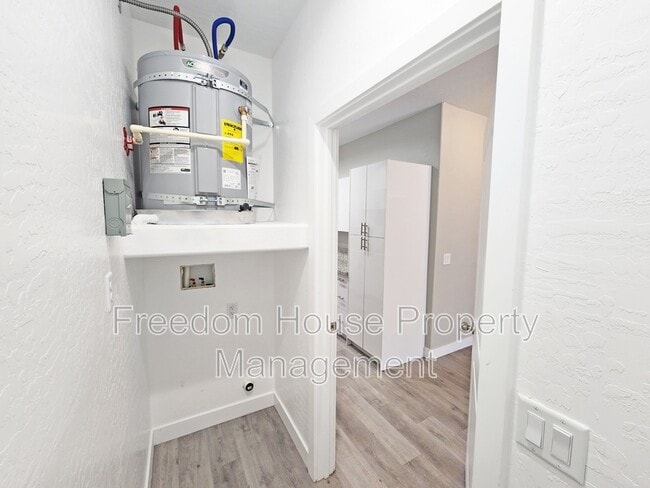 Building Photo - 1111 Sixshooter Ave