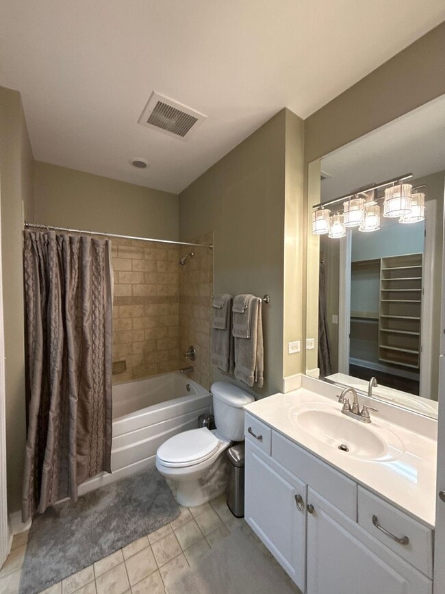 Building Photo - 230 S Tryon St