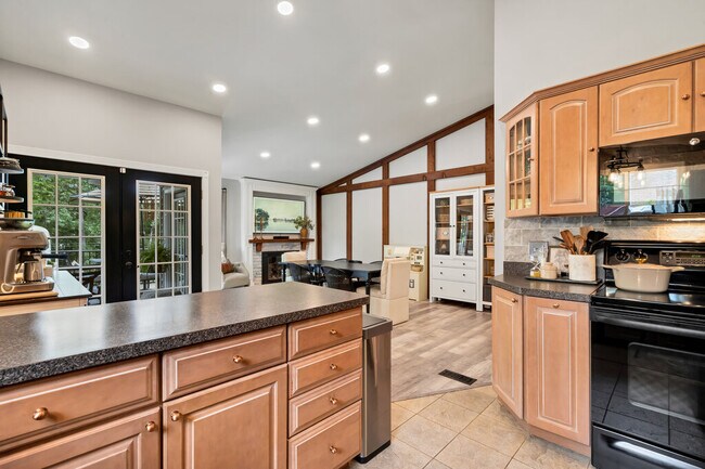 Building Photo - 2947 Meramar Dr