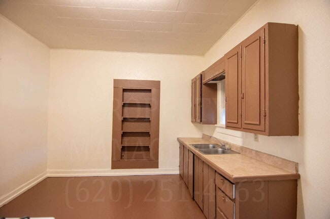 Building Photo - 2-Bedroom 1-Bathroom