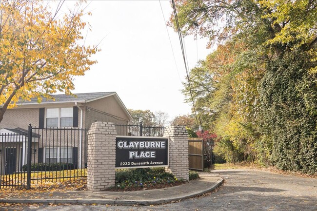 Building Photo - Bright & Stylish Townhome in Prime Atlanta...