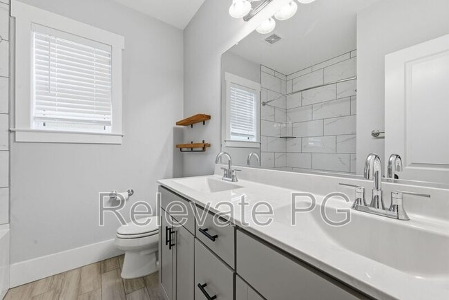 Building Photo - 1320 N 32nd St