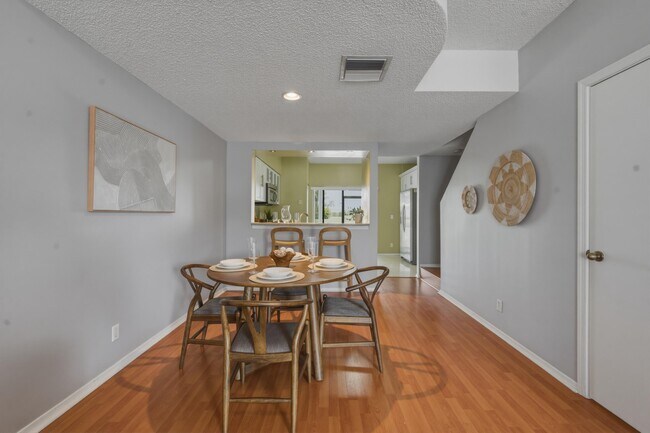 Building Photo - 16635 Hemingway Dr