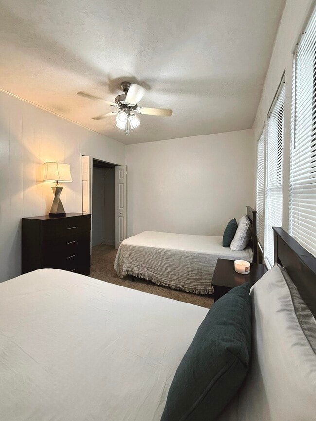 Building Photo - 4728 Pimlico Dr