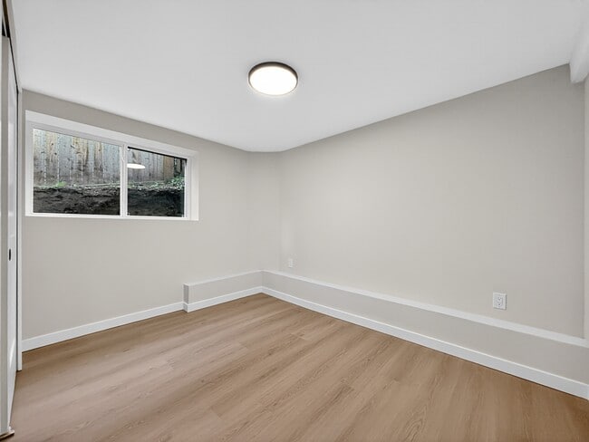 Building Photo - 925 N 75th St