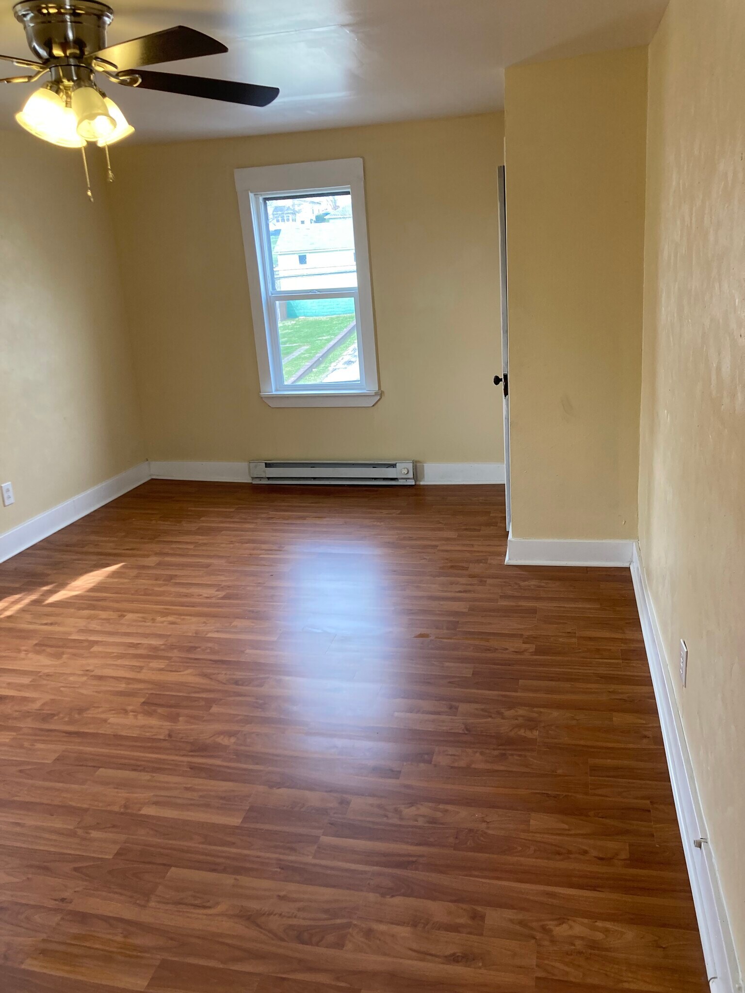 Building Photo - 240 W Hallam Ave