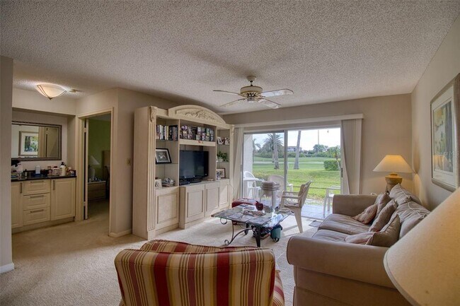 Building Photo - 6059 Bahia Del Mar Blvd S