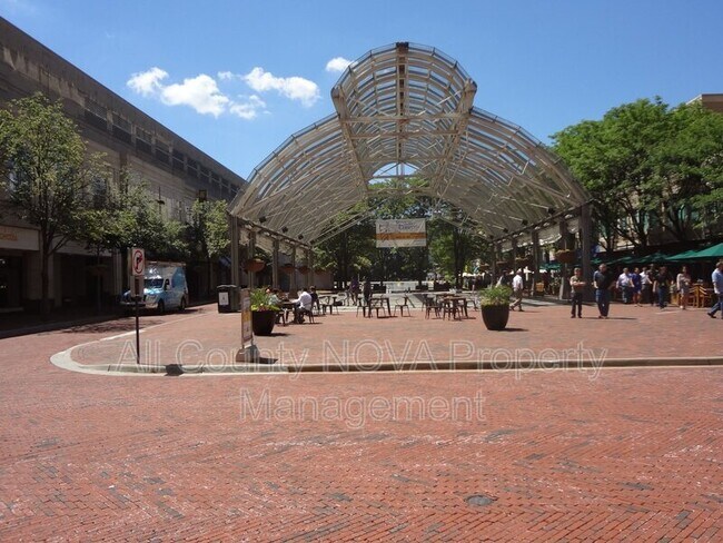 Building Photo - 11776 Stratford House Pl