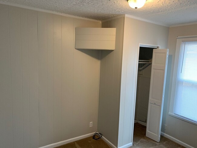 Building Photo - 2 Bedroom/1 Bath Cute Cottage across Bordon Park Kingsport, TN