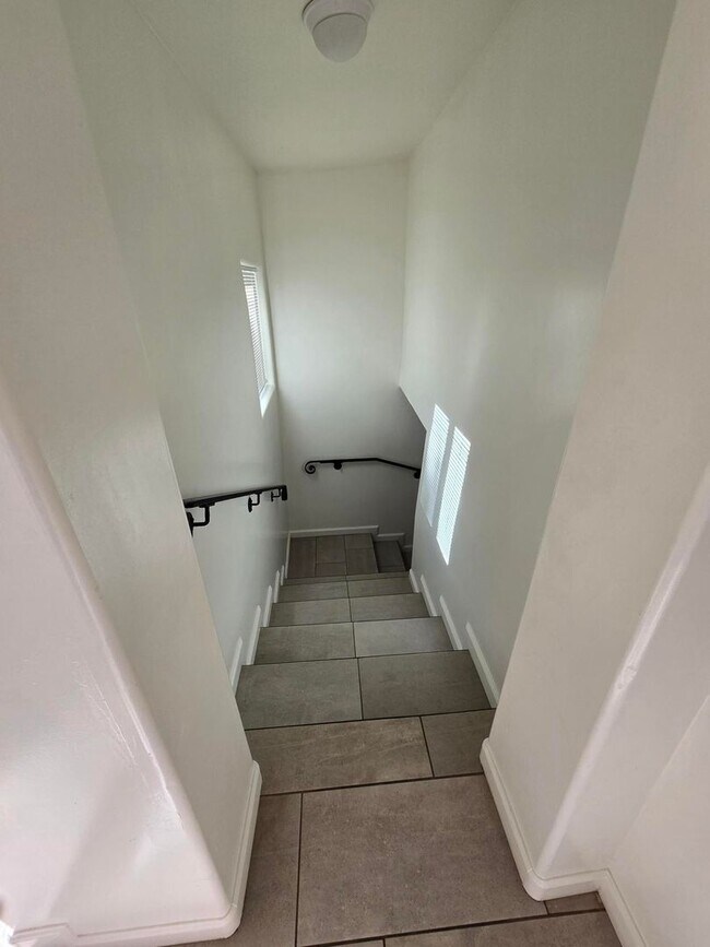 Building Photo - 332 W Illinois St