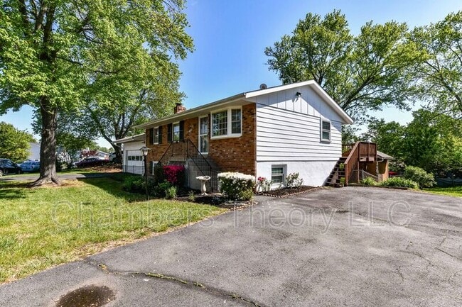 Building Photo - 1020 S Hoga Rd