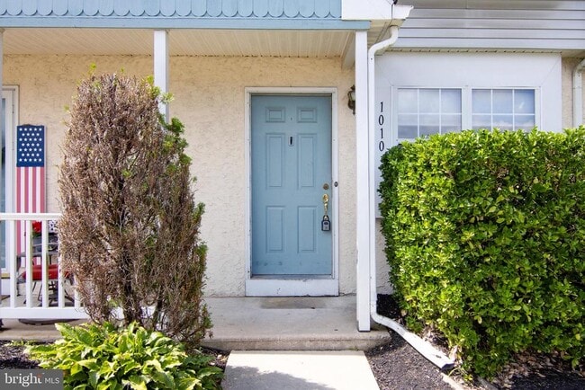 Building Photo - 1010 Hillsboro Ct