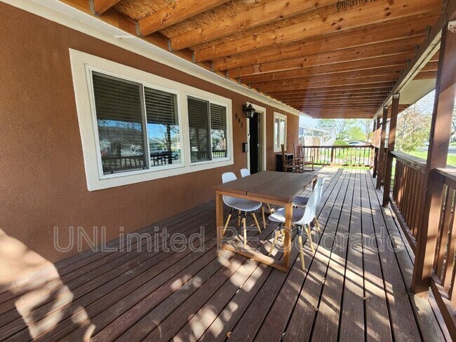 Building Photo - 945 N Paris St