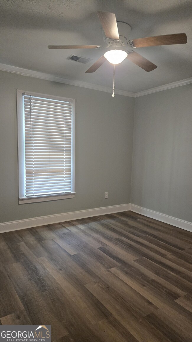 Building Photo - 391 Hidden Valley Dr SE