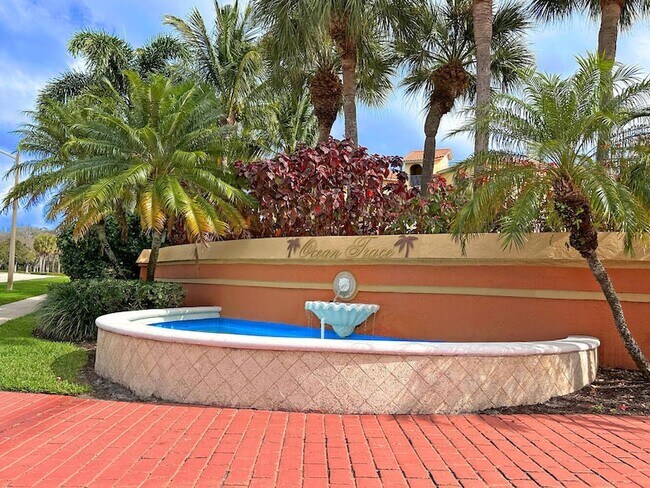 Building Photo - 200 Uno Lago Dr