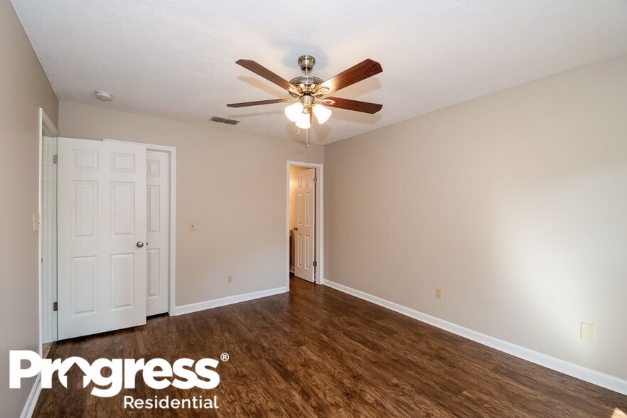 Building Photo - 2383 Dundee Ct E