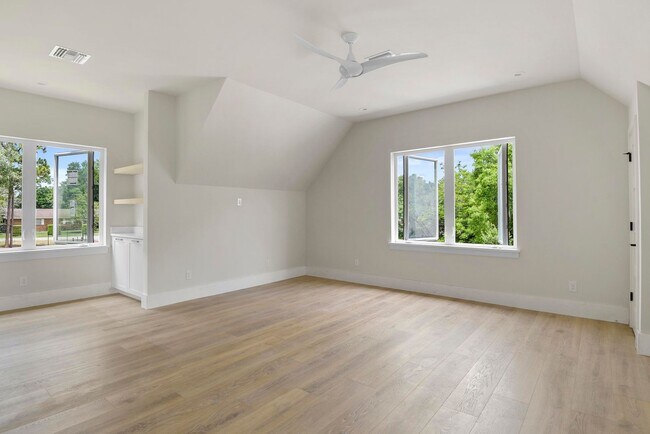 Building Photo - 3222 Holliday Ave