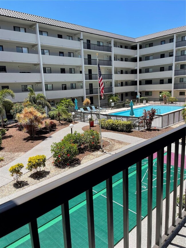 Building Photo - 2121 Collier Ave