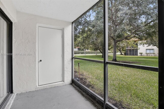 Building Photo - 359 Lakeview Dr
