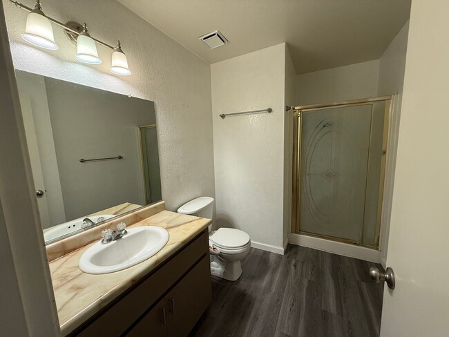 Building Photo - Temescal &amp; Moonstar Duplex