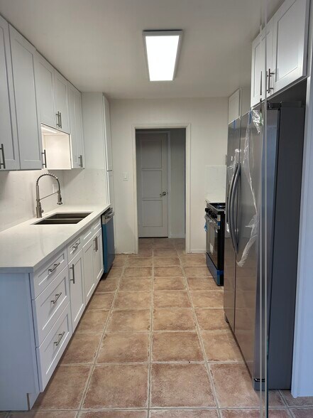 Appliances still have plastic covering on - 1033 Pearl St