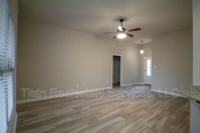 Building Photo - 526 Elwick Dr