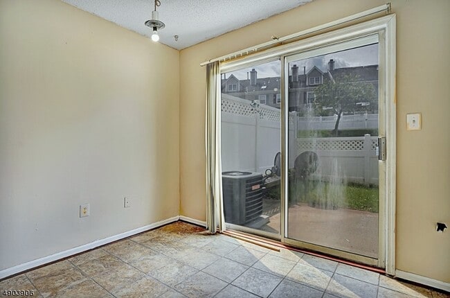 Building Photo - 2102 Ackmen Ct