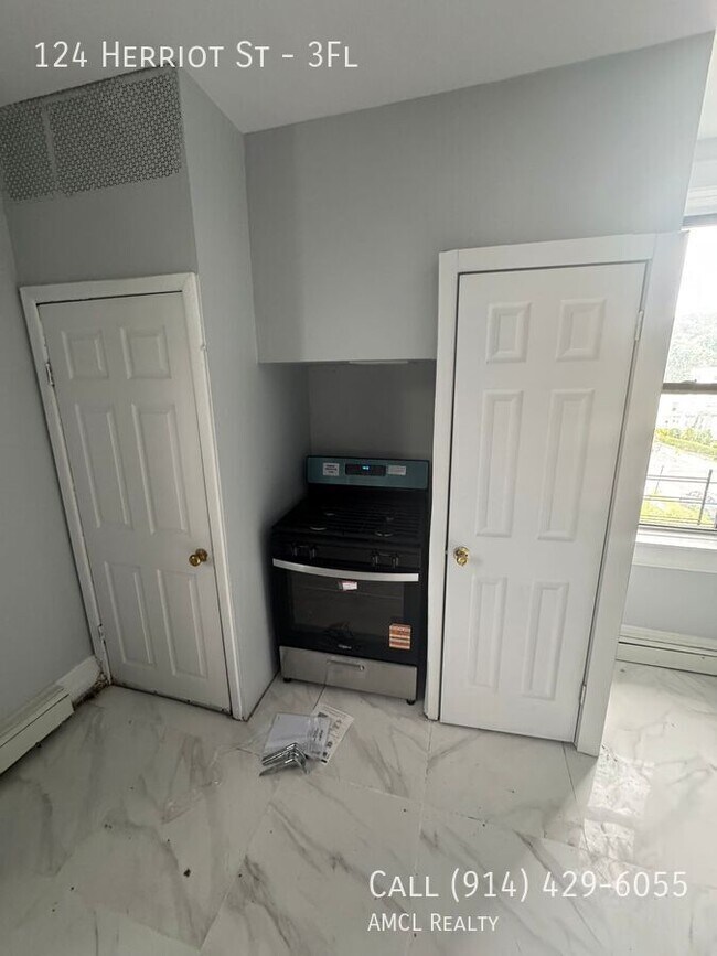 Primary Photo - 124 Herriot St