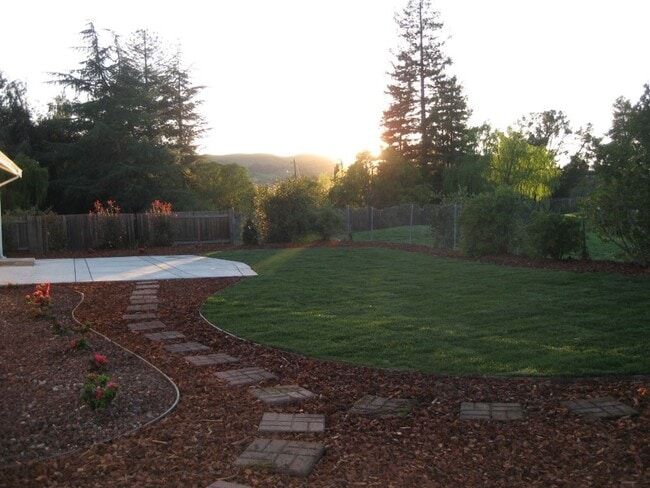 Building Photo - Panoramic Views! Walk to Iron Horse Trail, Schools...