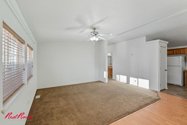 Building Photo - Single-Level 2 Bedroom Home in Washington 55+ Community!