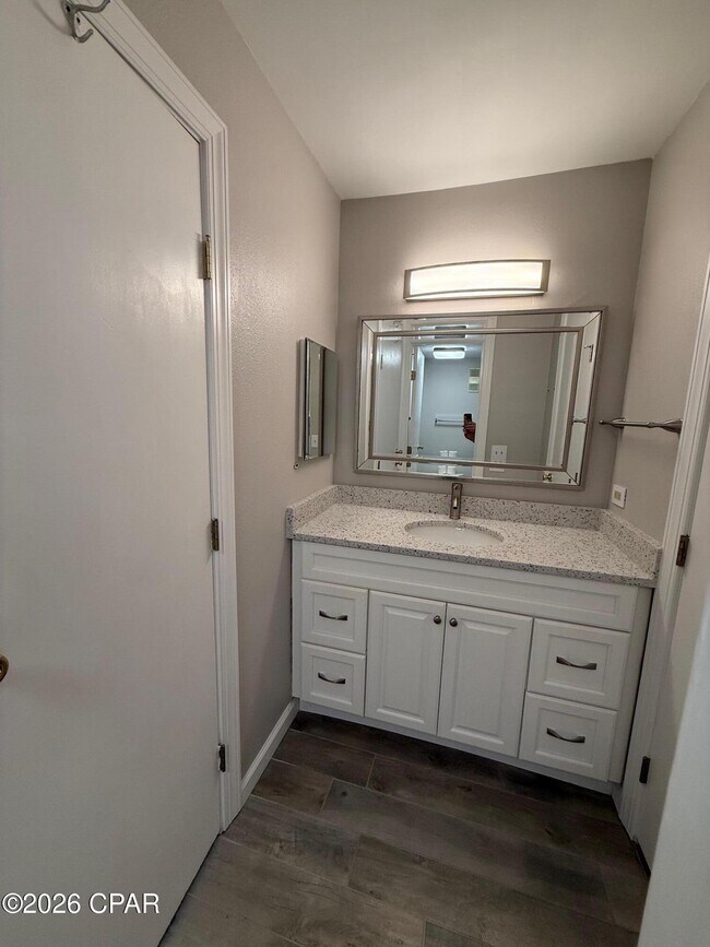 Building Photo - 4301 Bay Point Rd