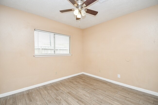 Building Photo - 11706 Spring Grove Dr