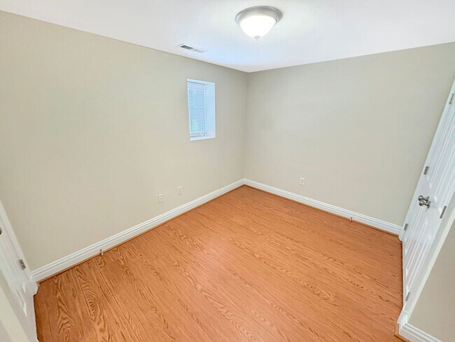 Building Photo - 5 Bedroom Home in VCU Area - Move in Speci...