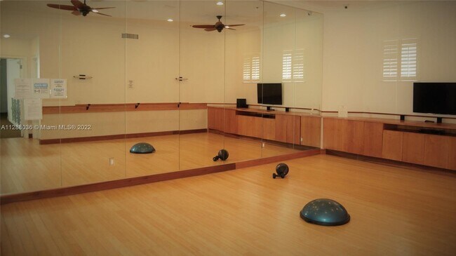 Building Photo - 3155 NE 184th St