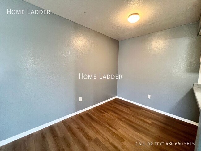 Building Photo - 4961 S Park Ave