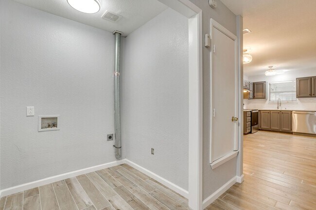 Building Photo - 2618 Bomar Ave