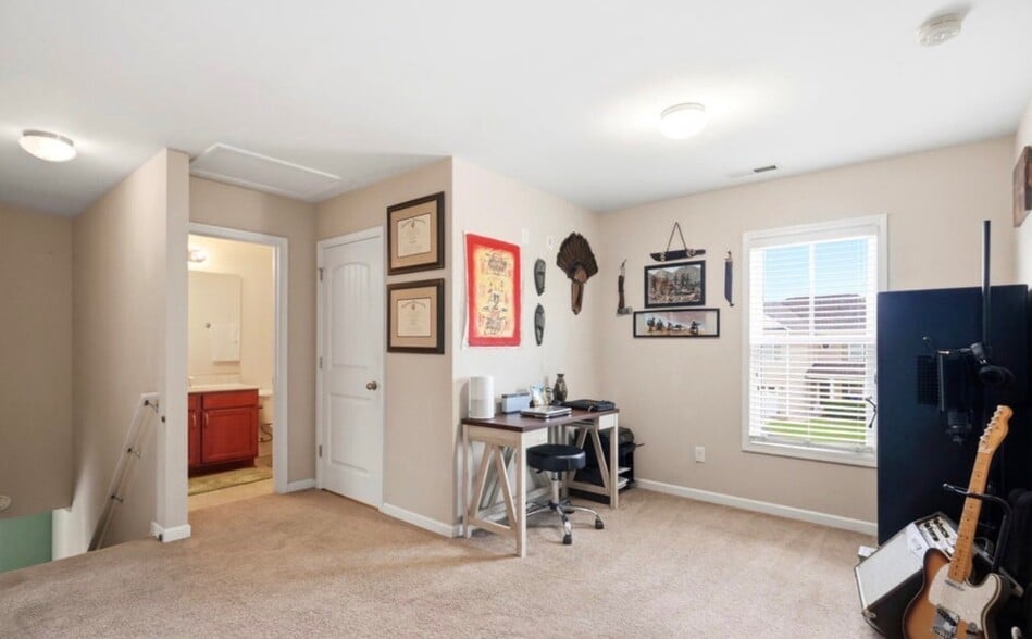Building Photo - 553 Montego Ct