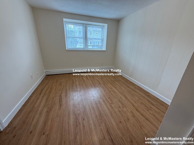 Primary Photo - 164 North Beacon St