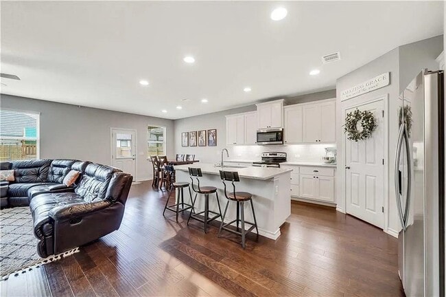 Building Photo - 112 Magna Ln