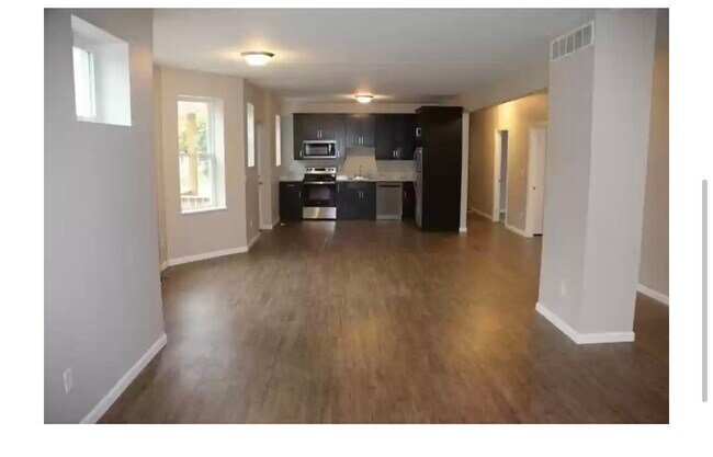 Building Photo - 3564 Van Antwerp Pl