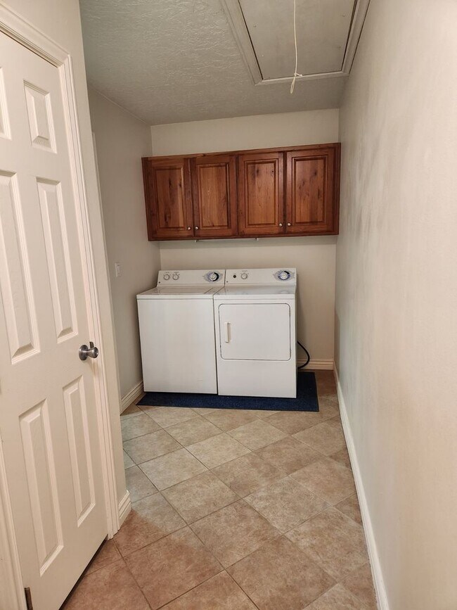 Building Photo - 2155 W 700 S